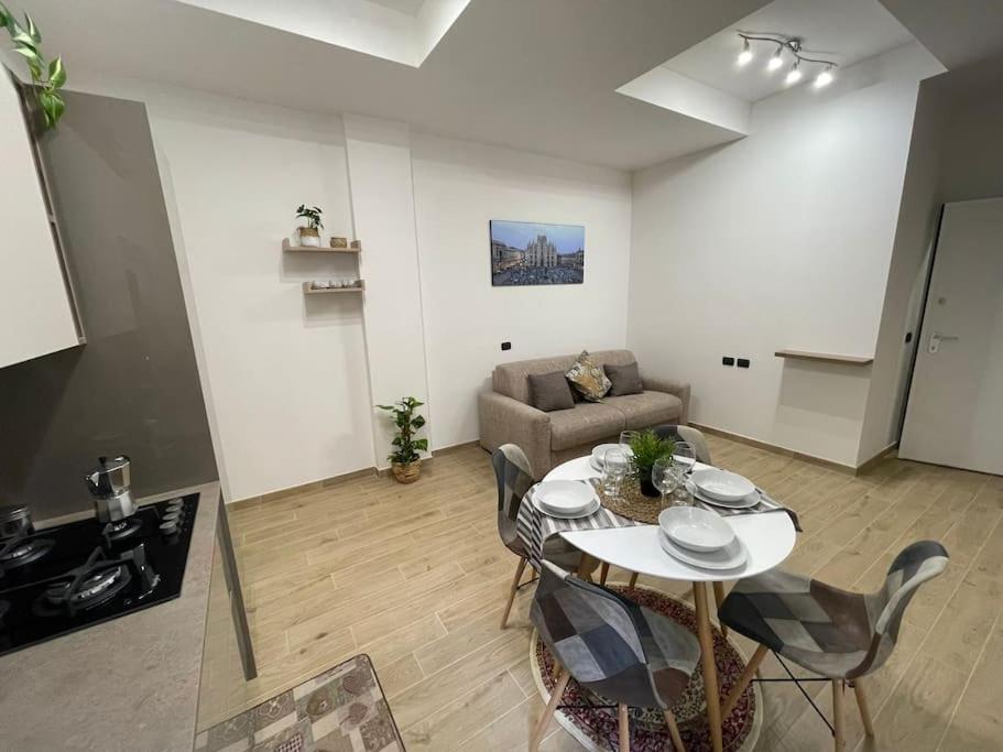 Nel Quartiere Bayres Suite Completamente Rinnovata มิลาน ภายนอก รูปภาพ