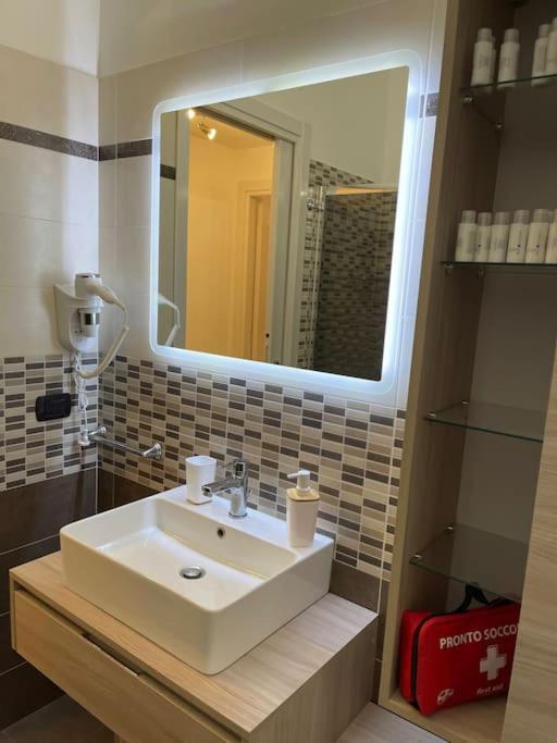 Nel Quartiere Bayres Suite Completamente Rinnovata มิลาน ภายนอก รูปภาพ